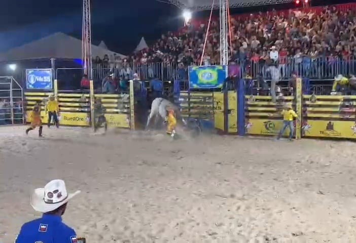 Peão é socorrido em estado grave após cair de touro em Festa de Peão de Saltinho, região de Piracicaba