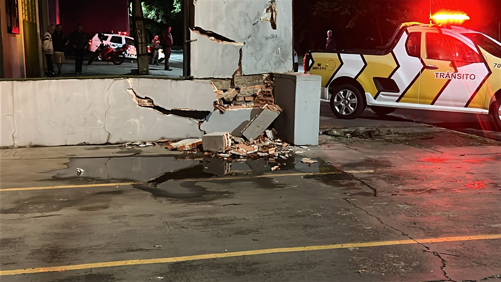 Jovem motociclista morre após colidir contra muro em Piracicaba