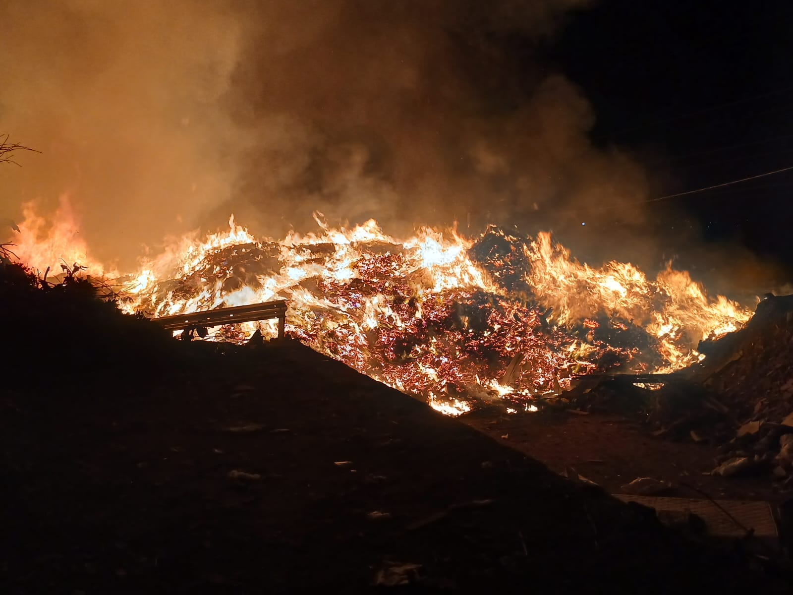 Incêndio de grandes proporções destrói Eco Ponto em Piracicaba