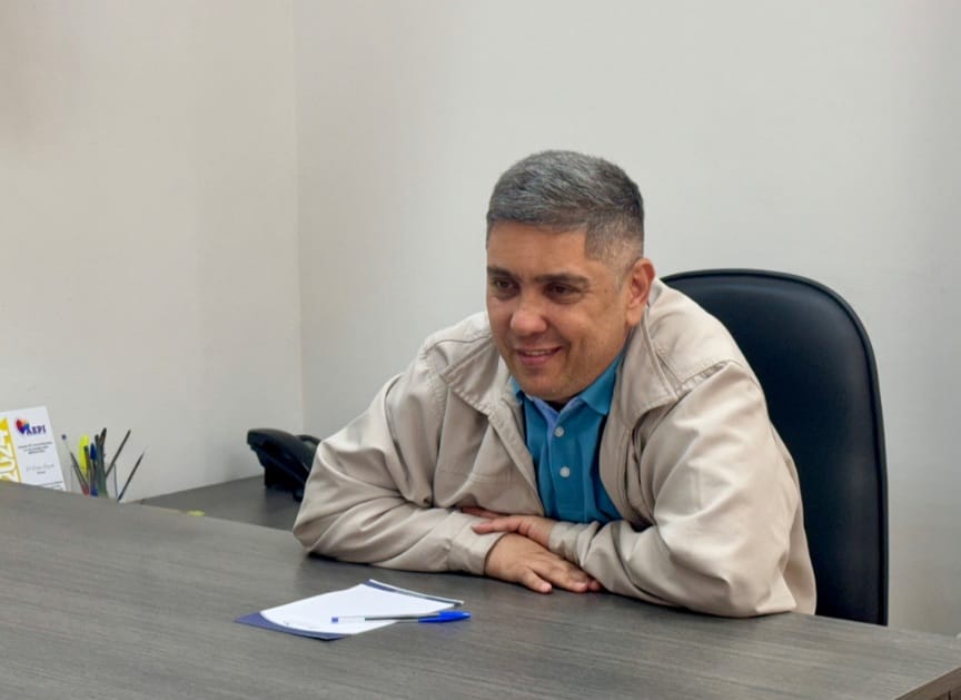 ENTREVISTA | Rerlison Rezende: “Estamos trabalhando na implantação de gabinetes itinerantes, para que os vereadores possam atender diretamente nos bairros”