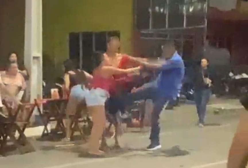 Tentou apartar briga e foi agredida: mulher leva chute no rosto em bar de Piracicaba