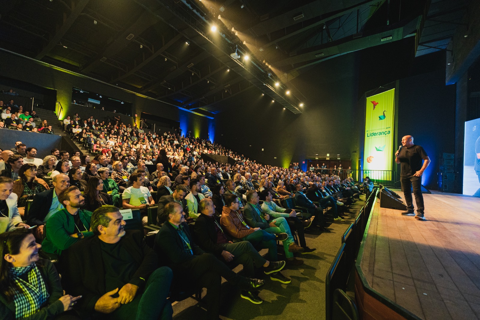 19º Congresso Acipi reúne 600 pessoas no Teatro Losso Netto para abordar liderança sem clichês