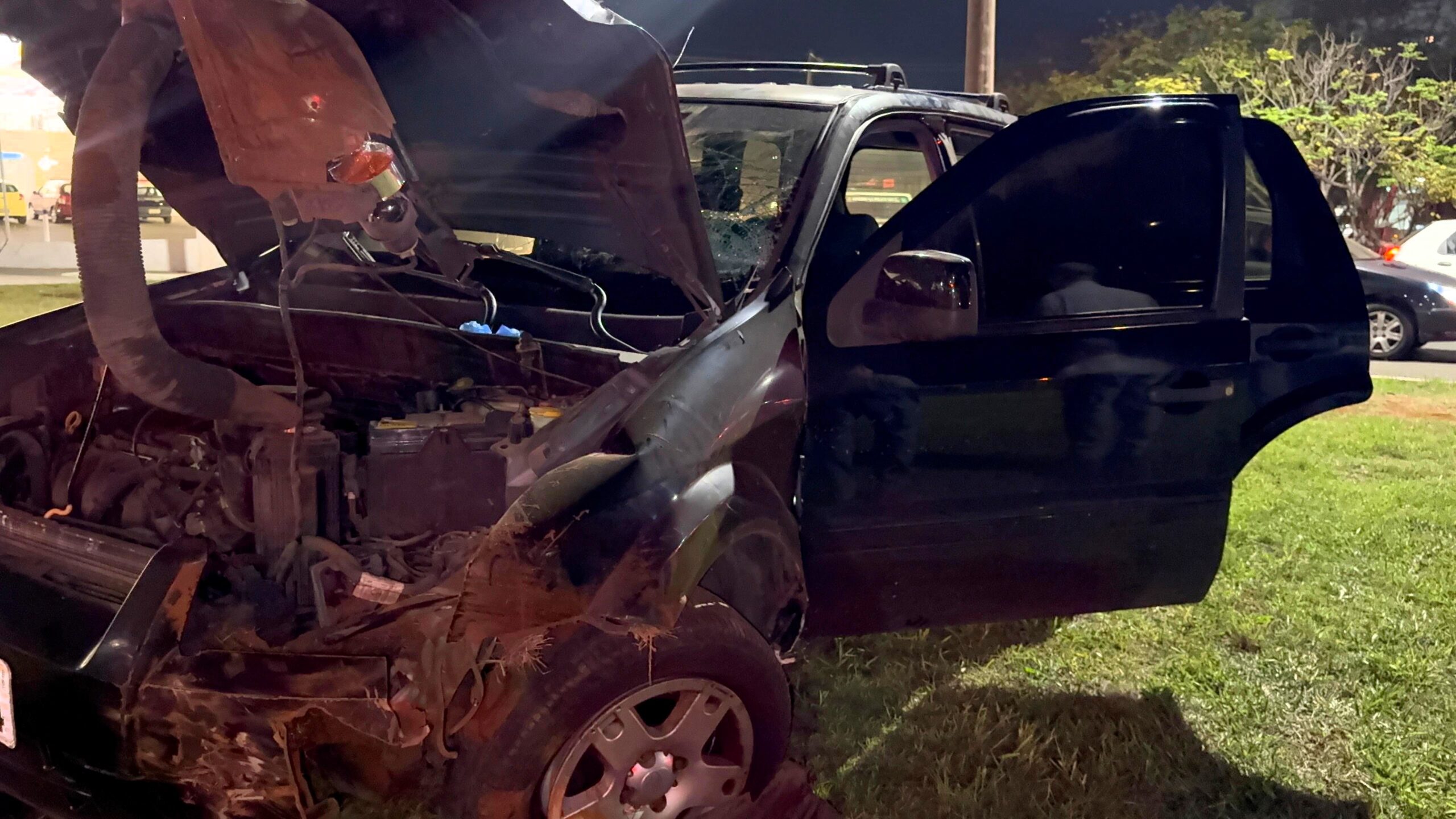 Mulher fica ferida após capotar veículo em frente à Havan, em Piracicaba