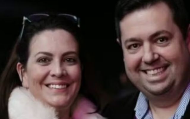 Advogada suspeita de envolvimento na morte de casal em São Pedro compareceu ao velório das vítimas