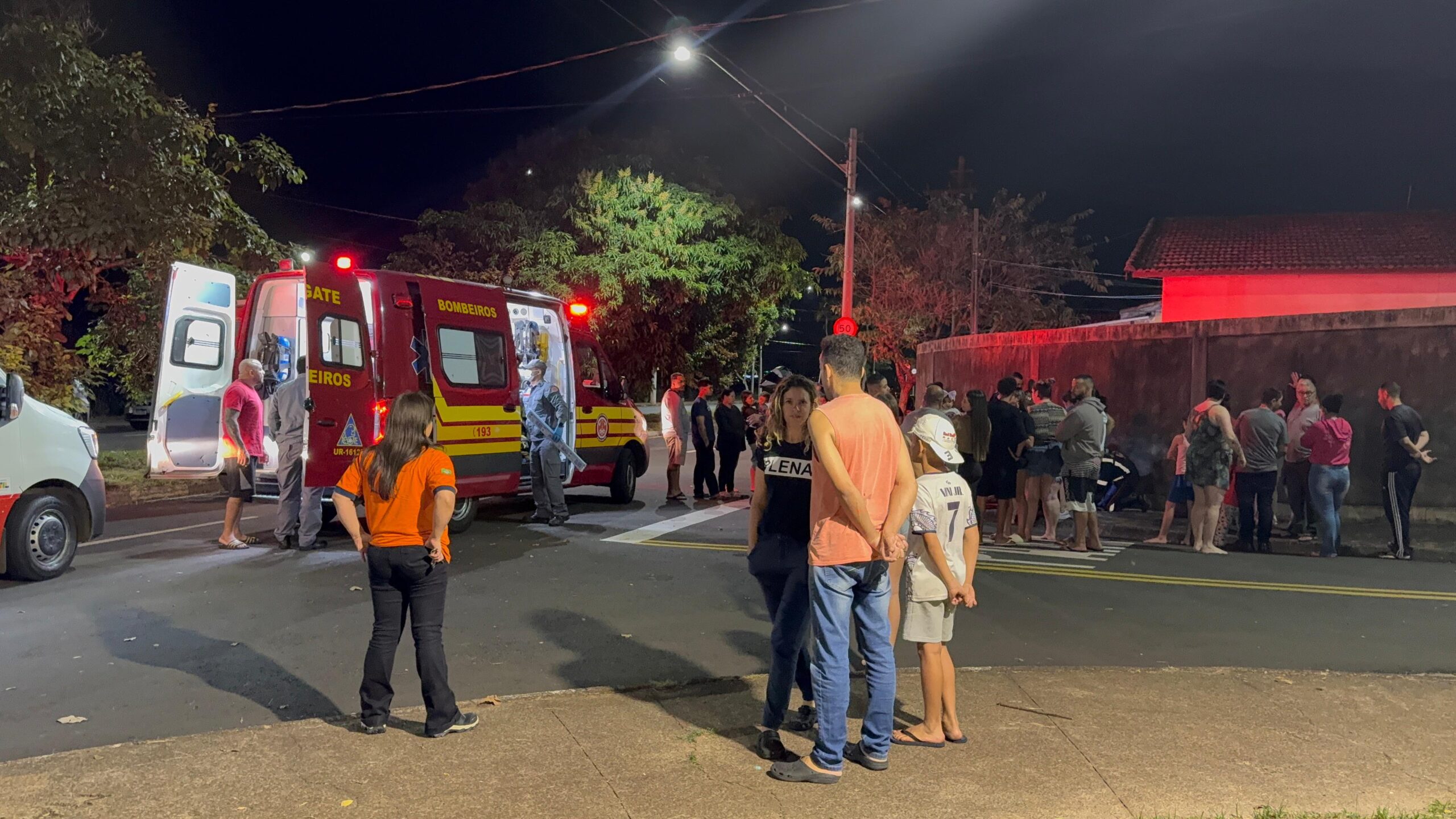 Motociclista colide contra muro de residência e fica em estado grave em Piracicaba