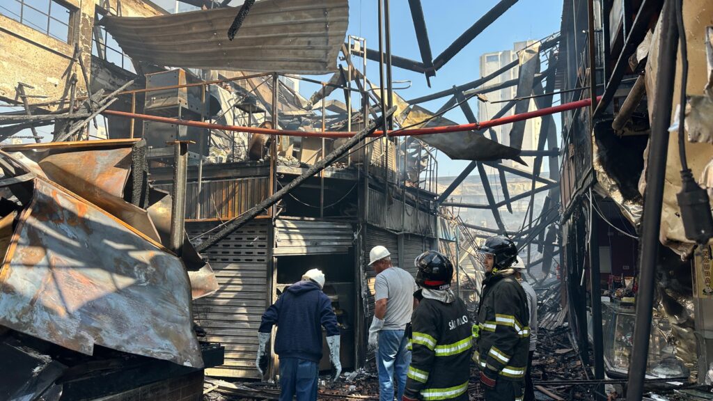 Mercadão permanece fechado nesta quinta-feira (24) após ser atingido por incêndio