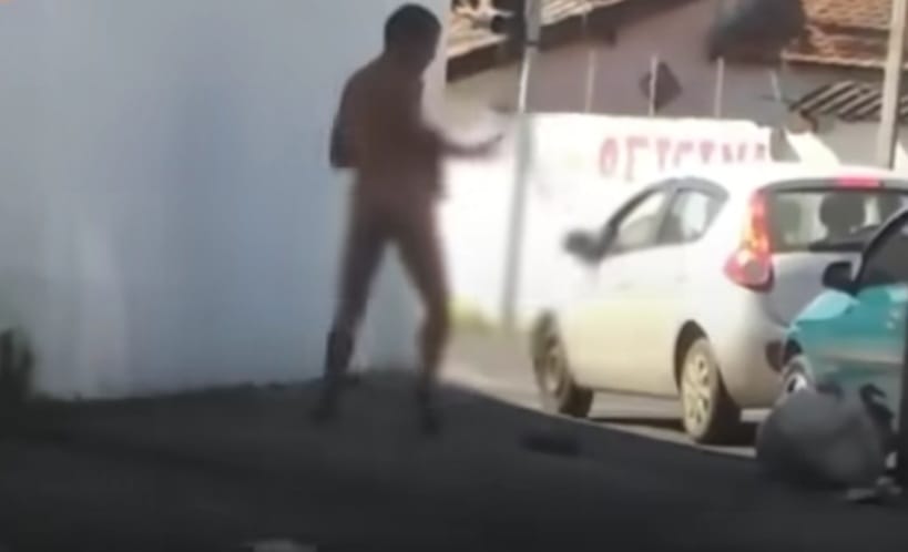 VÍDEO: Mulher em surto é flagrada dançando nua próximo à UPA em Piracicaba