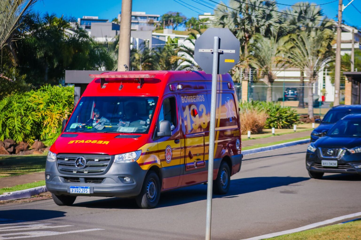 Incêndio atinge telhado de residência em condomínio de Piracicaba