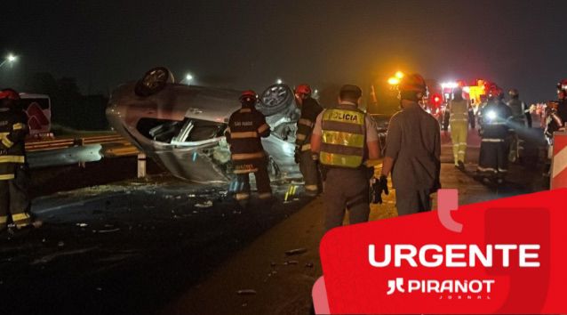 Motorista foge após capotar carro e atingir dois veículos na Geraldo de Barros, em Piracicaba