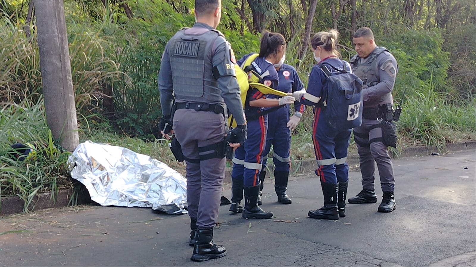Motociclista morre após colidir contra poste em avenida de Piracicaba