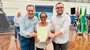 Prefeitura de Piracicaba entrega matrículas de terrenos para mais de 100 famílias de cinco núcleos