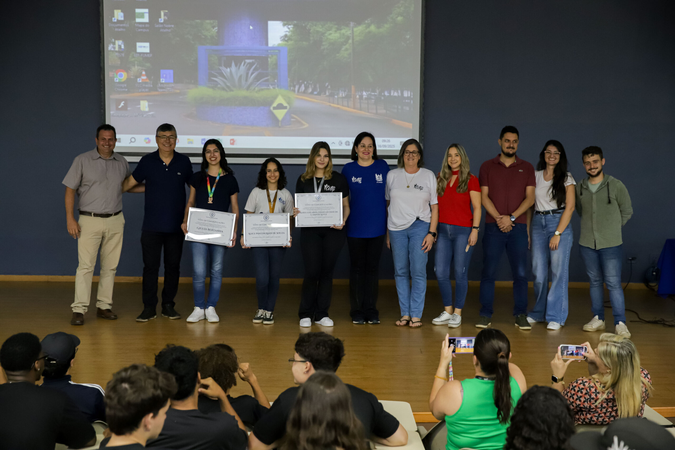 Alunos e ex-alunos do COTIP/FUMEP são homenageados por desempenho em olimpíadas acadêmicas