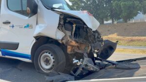 Acidente com ambulância em Piracicaba deixa cinco feridos em rodovia de Piracicaba