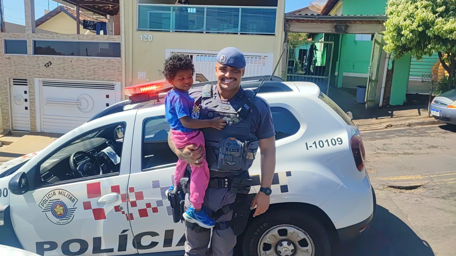 Criança de quatro anos desaparecida durante a madrugada é localizada pela PM em Piracicaba