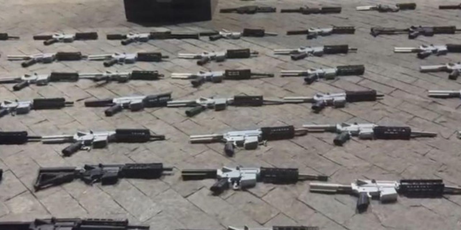 Operação desmantela fábrica clandestina de fuzis ligada a facção carioca