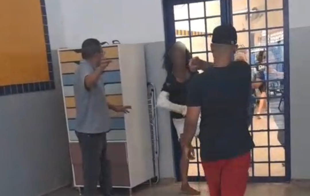 Travesti em situação de rua invade escola em Piracicaba e é contida por funcionários e pais de alunos