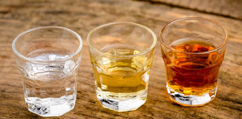 Restaurante tira bebidas destiladas do cardápio por precaução em Piracicaba