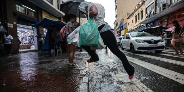 Chuva e frio: frente fria avança e altera clima em São Paulo calor_chuva_sp_18