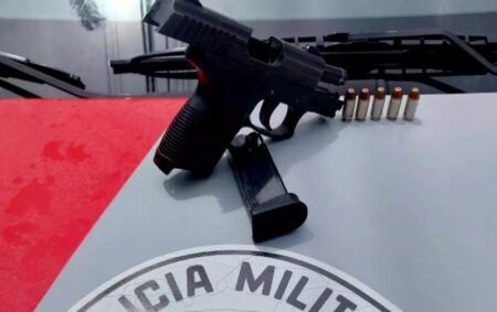 Indivíduo em surto é preso após manter família refém sob ameaça de arma em Piracicaba