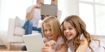 criança notebook internet