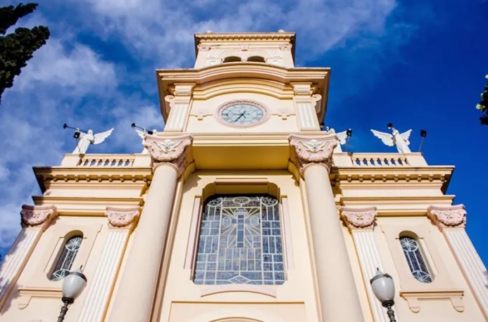 Paróquia Senhor Bom Jesus do Monte promove 2ª edição do “Porco na Fornalha” em prol do restauro do templo