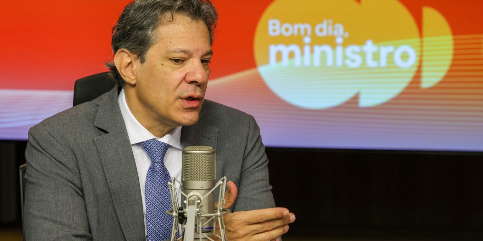 Haddad anuncia estudo para zerar tarifa do transporte público no Brasil após pedido de Lula