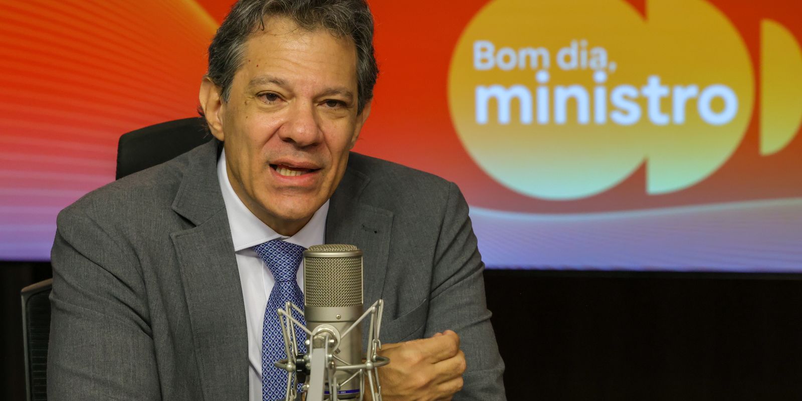 Tarifaço prejudicou mais que beneficiou população dos EUA, diz Haddad