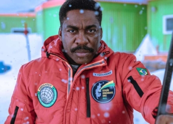 Lázaro Ramos completa 47 anos pronto para viver novo vilão da Globo na novela A Nobreza do Amor...