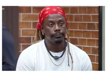 Mãe de Creo Kellab morre quatro dias após participante ser expulso de 'A Fazenda 17'; Dona Irac...