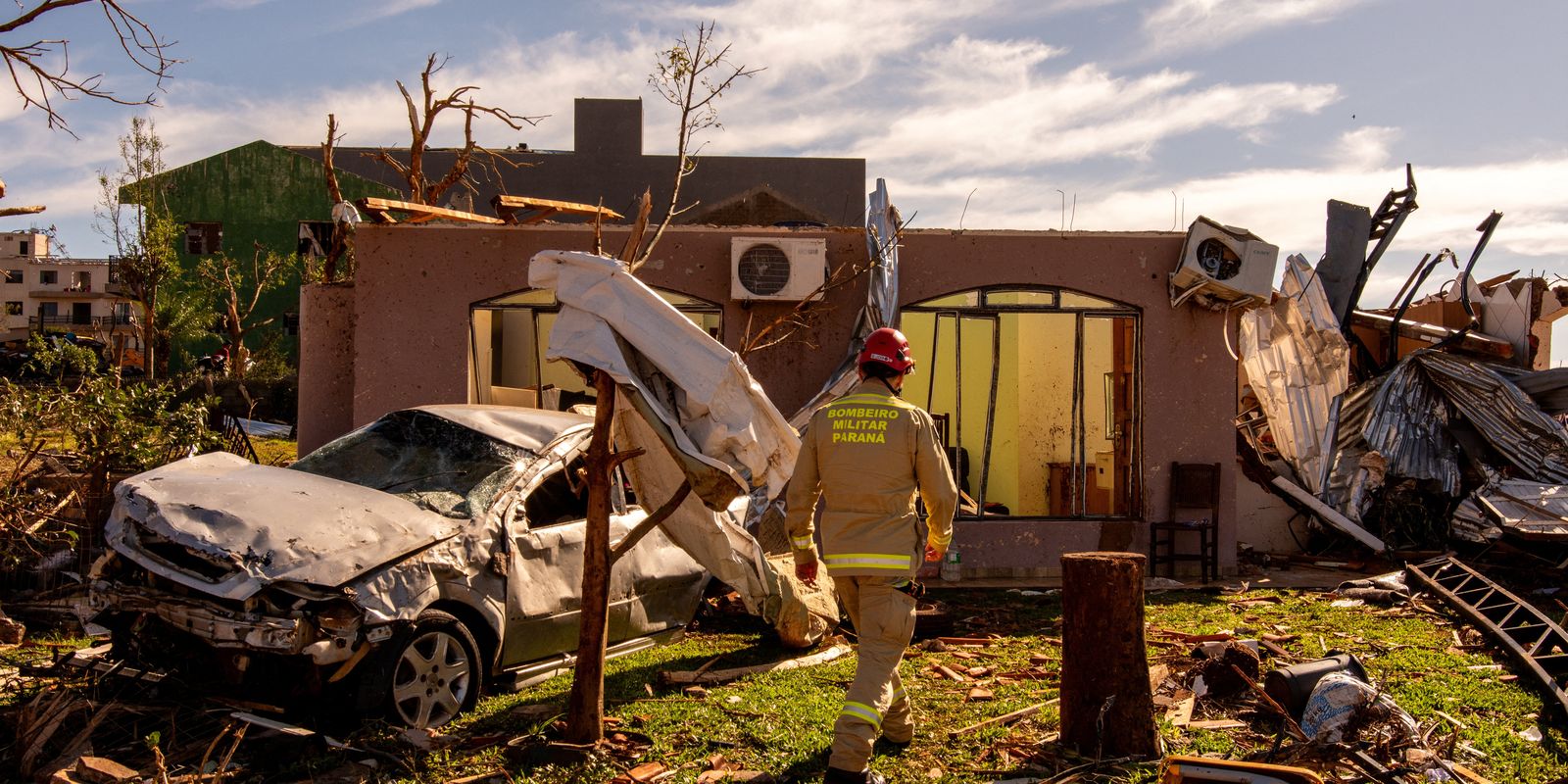 Tornado Devasta Paraná: Milhares Sem Luz e Dezenas Hospitalizadas