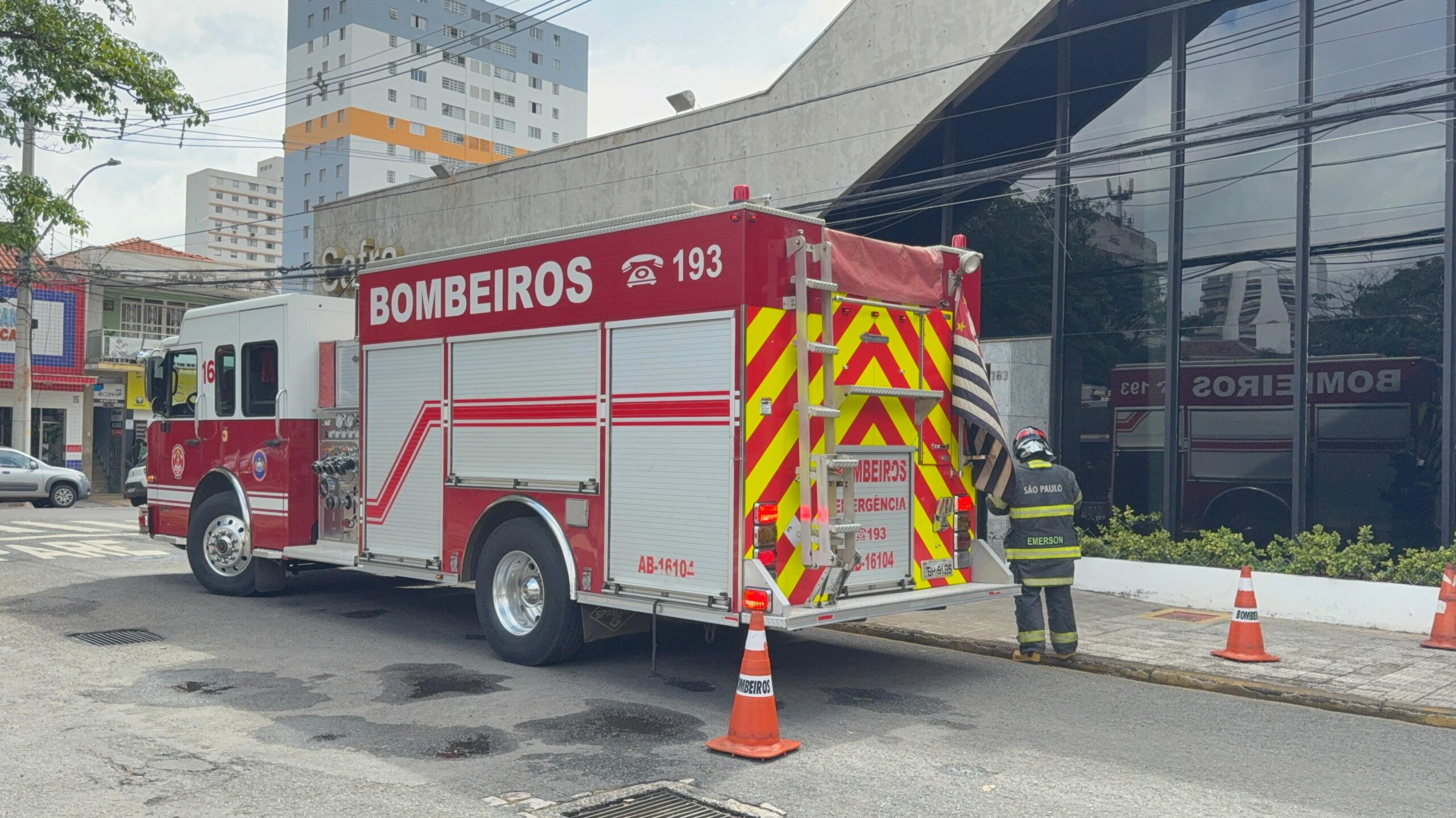 Princípio de incêndio faz banco ser evacuado às pressas no Centro de Piracicaba