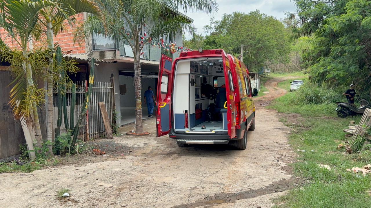 Jovem tem fratura exposta após cair do telhado de residência em Piracicaba
