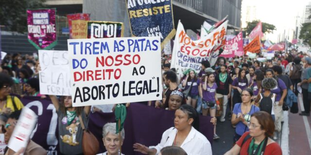 Ataque ao aborto legal infantil gera “pânico moral”, denuncia Conselheira do Conanda