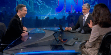 Um minuto de palmas, nervosismo e profecia: como foi a despedida de William Bonner do JN Foto: Re...