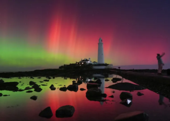 Aurora boreal 'pinta' cÃ©u dos EUA de verde e rosa e hÃ¡ imagens magnÃ­ficas
