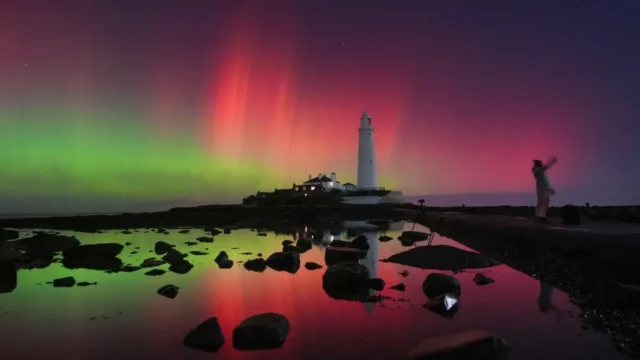 Aurora Boreal incendeia céus dos EUA com cores vibrantes