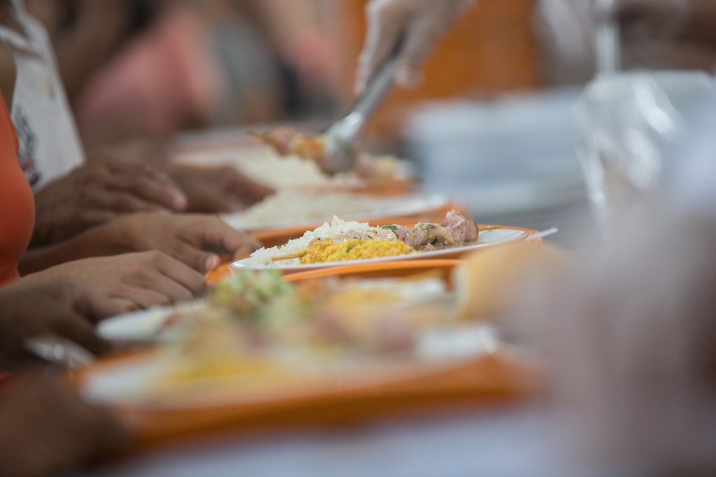 Bom Prato serve 33,7 milhões de refeições em 2025 e reforça combate à insegurança alimentar em SP