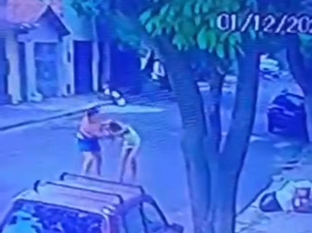 Câmera de segurança flagra briga entre vizinhos em Piracicaba