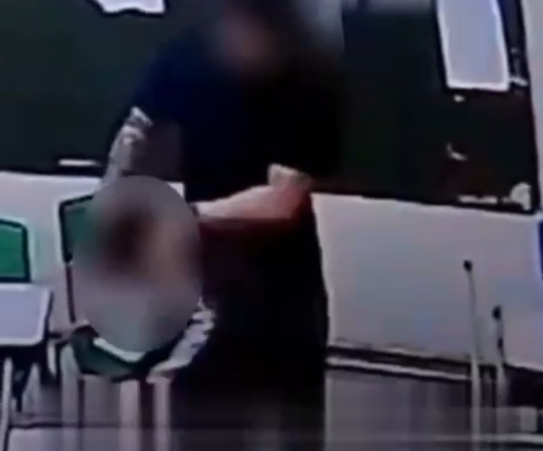 Vice-diretor de escola é detido por suspeita de estupro de vulnerável; câmera flagrou os atos