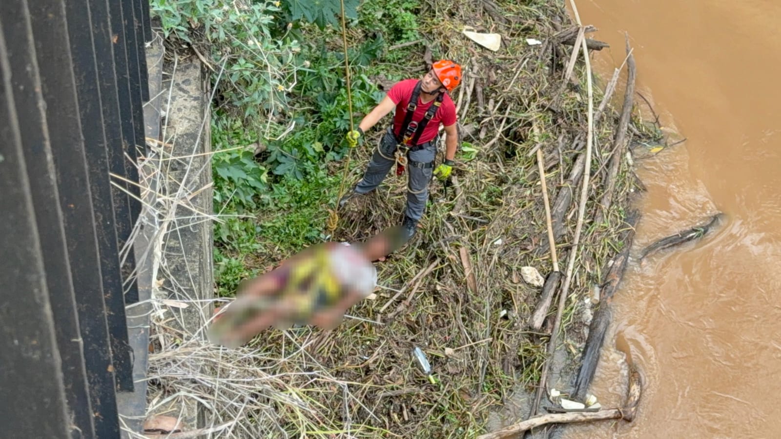 Jovem pula no rio Corumbataí, fica ferido e é resgatado pelos Bombeiros em Piracicaba