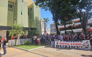 Protestos e tensão marcam votação do aumento do IPTU na Câmara de Vereadores de Piracicaba