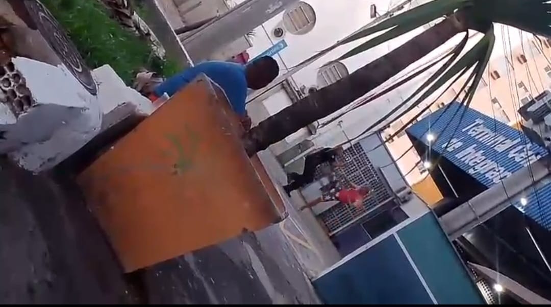 Indivíduo é flagrado agredindo GCM após tentar entrar sem pagar no Terminal Central de Piracicaba