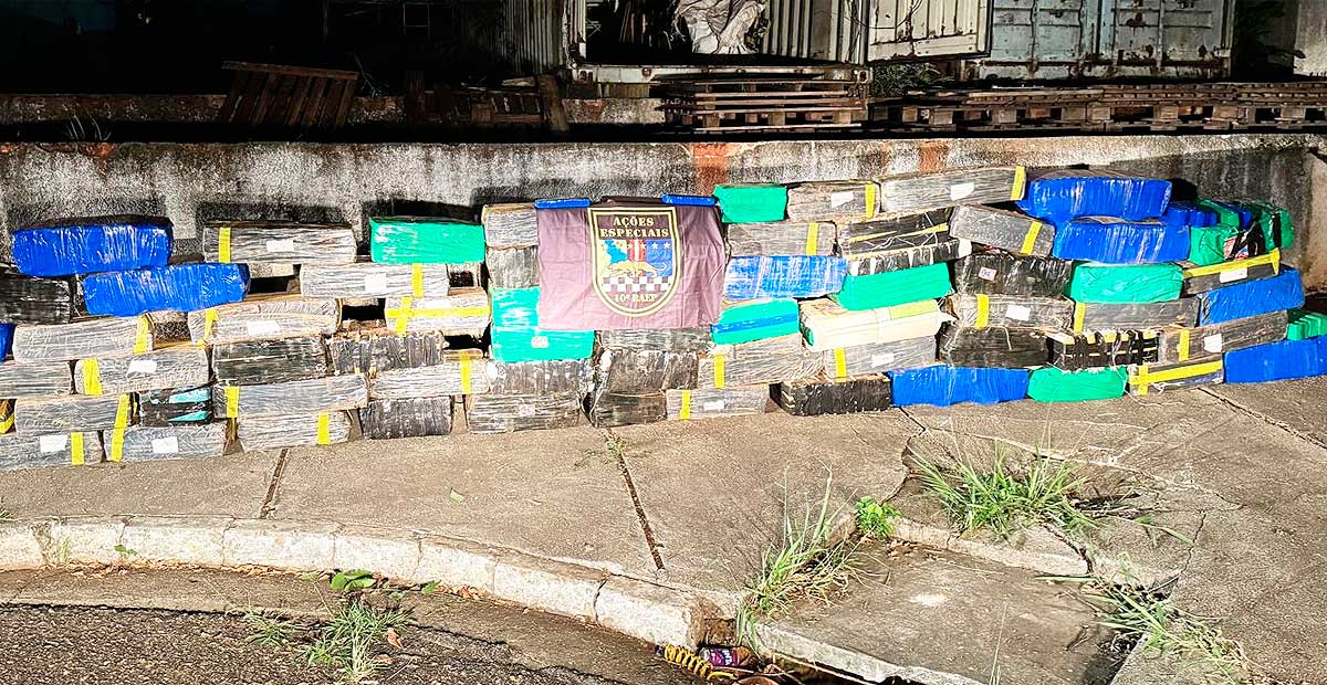 Caminhoneiro preso com mais de uma tonelada de maconha em rodovia Paulista