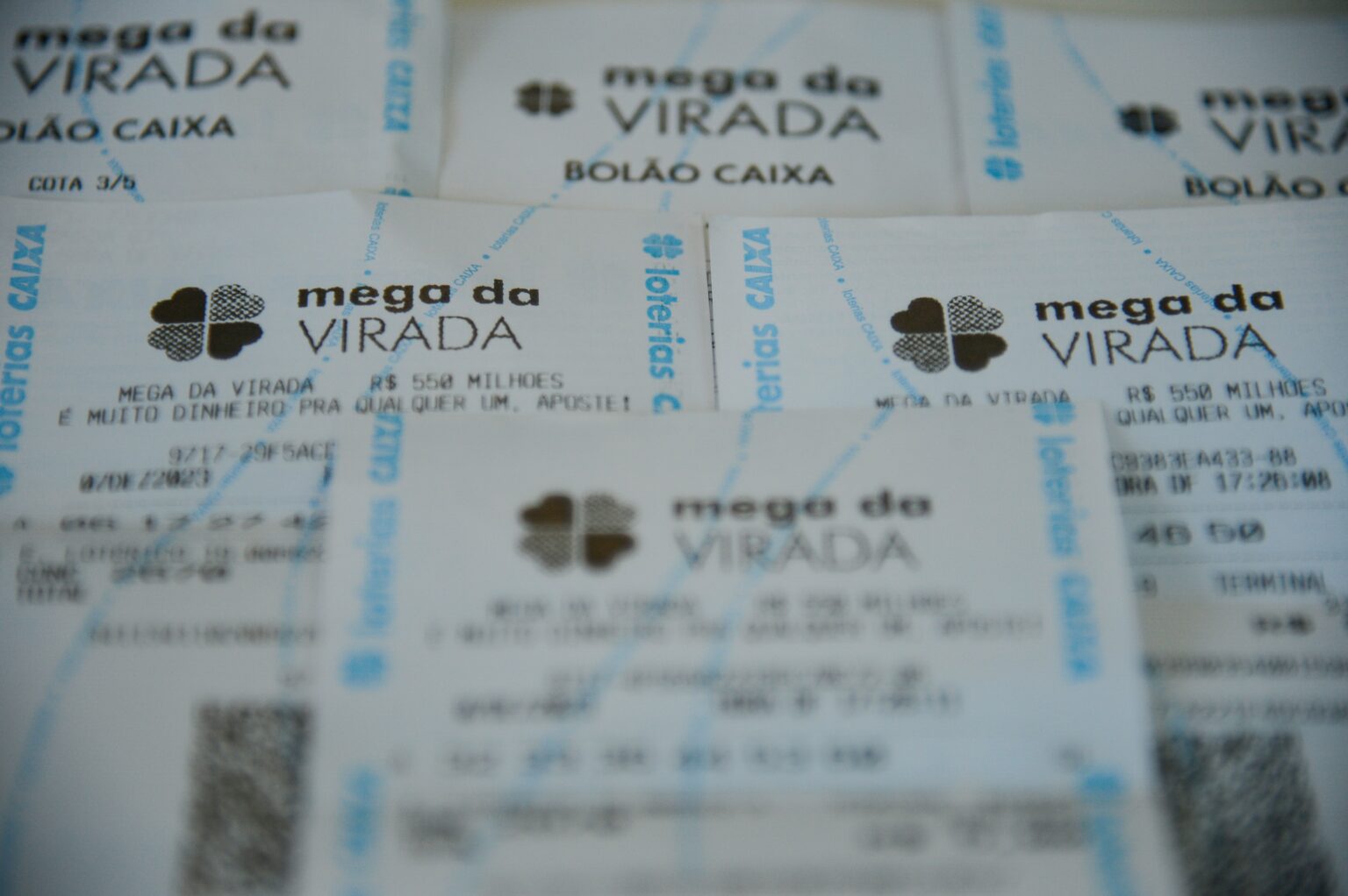Mega da Virada de R$ 1 bilhão anima o país, mas matemática revela chances mínimas de vitória