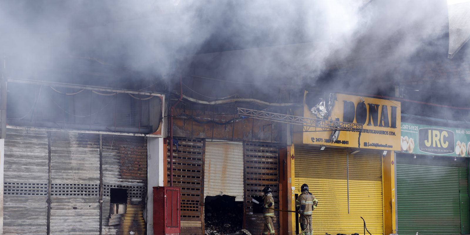 Incêndio no Ceasa do Rio é controlado, mas deixa 28 boxes destruídos e prejuízos elevados