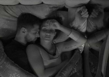 Jonas e Maxiane, do BBB 26, dormem juntos após a primeira festa da edição Foto: Globoplay/Repr...