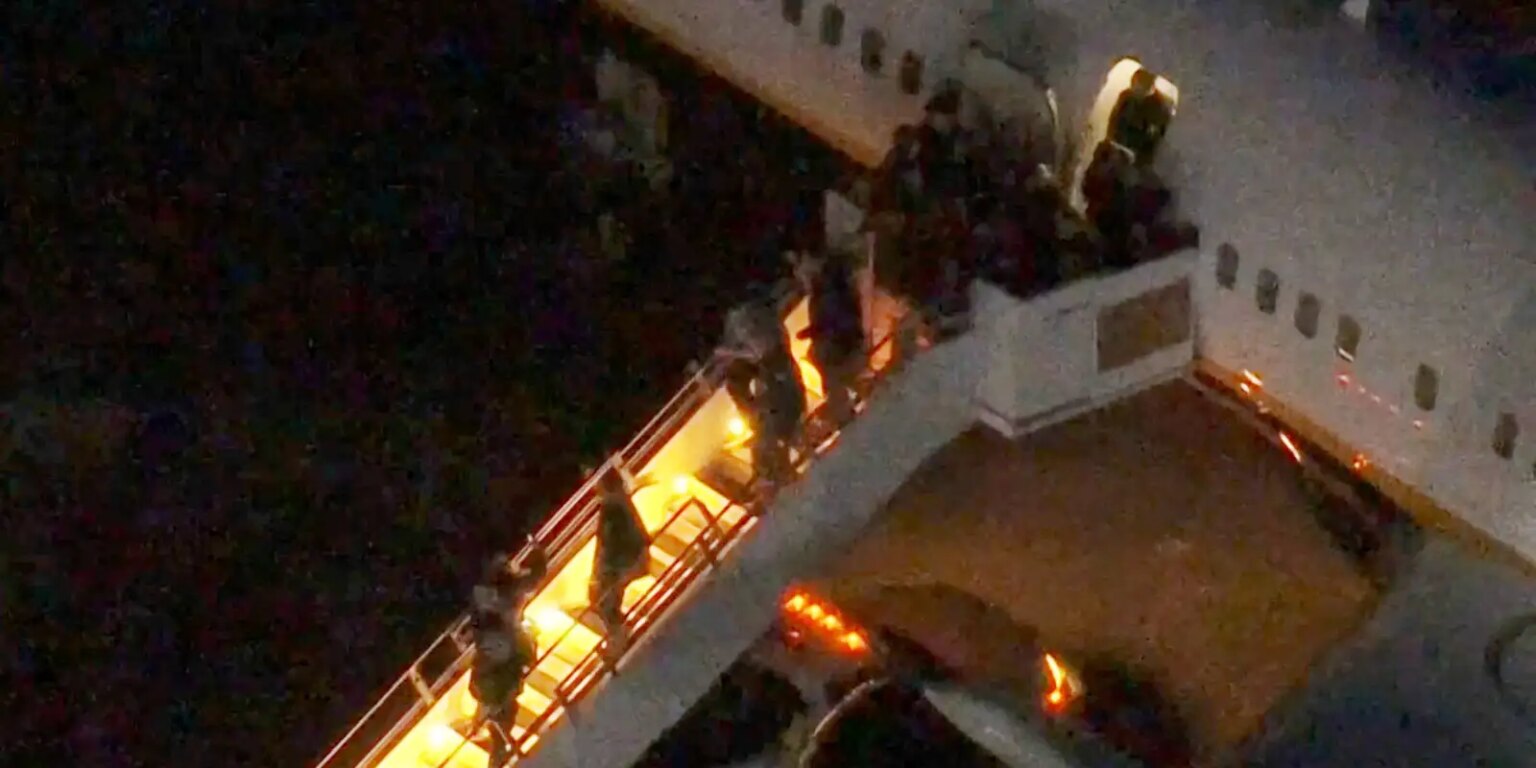 Nicolás Maduro chega aos Estados Unidos sob custódia após operação militar em Caracas