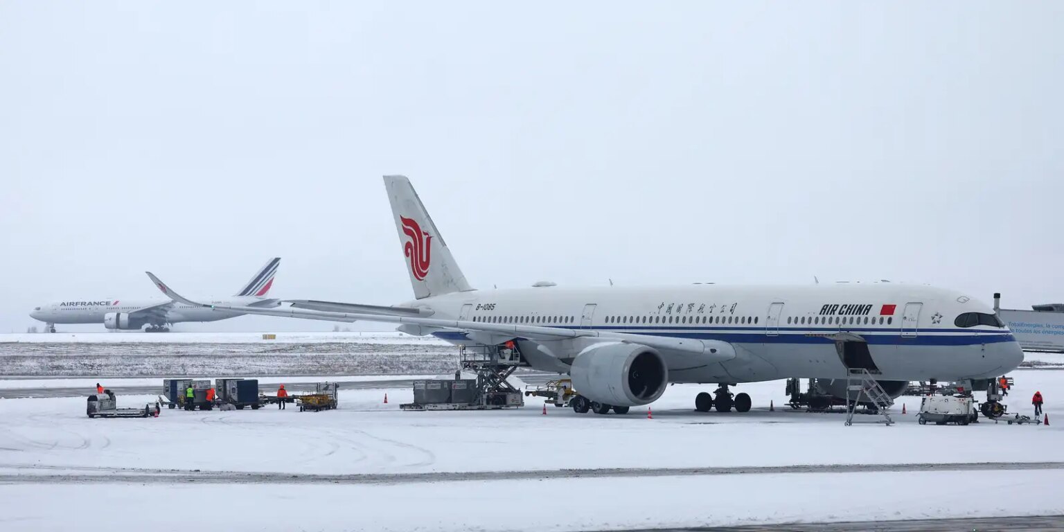 Onda de frio e neve provoca paralisações no transporte em vários países da Europa