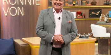 Ronnie Von decidiu encerrar seu contrato com a RedeTV! Foto: Divulgação/Companhia Certa/RedeTv!...