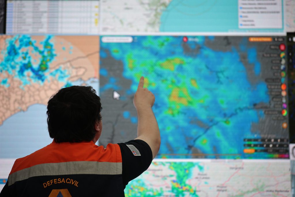 Frente fria derruba temperaturas e traz chuva e ventos fortes ao estado de São Paulo